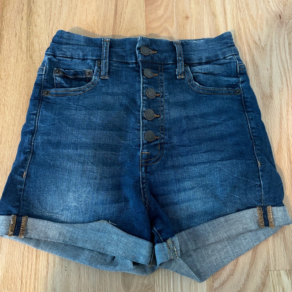 Aeropostale Size 2 Super High Rise Curvy Midi Denim Shorts, never worn